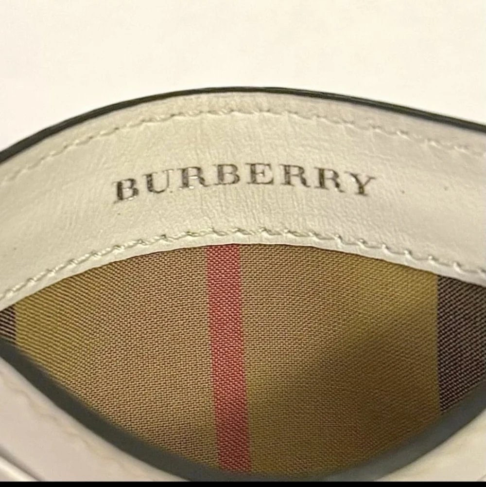 Beautiful Cream-White Leather Burberry card holder wallet